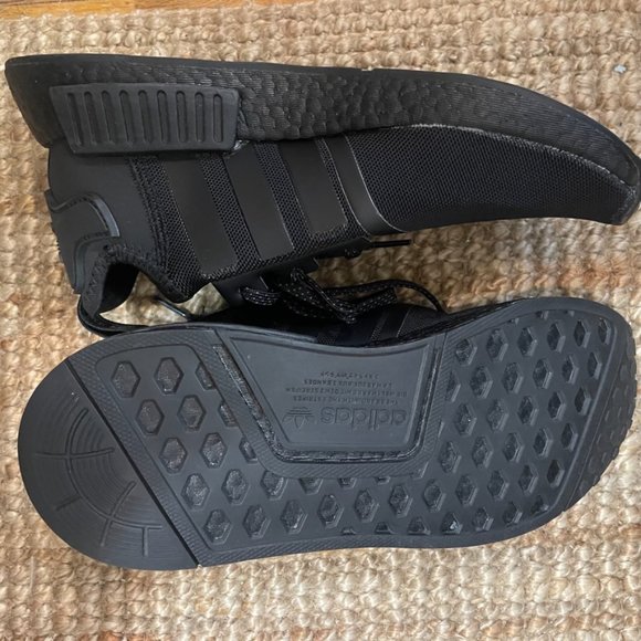 Triple Black Adidas NMDs Mens 7 - Picture 6 of 6